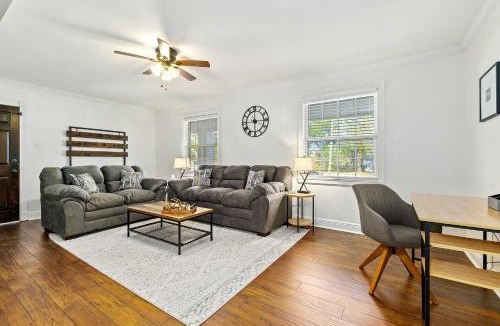 Mobile House | Pet-Friendly Mobile Condo ~ 4 Mi to Downtown!