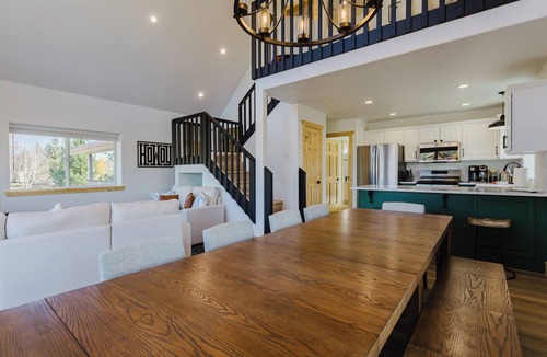 Lake Hatcher Park House | Pet-Friendly Modern Mountain Home Near Skiing, Lake & Hot Springs