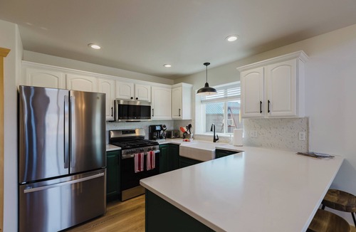 Lake Hatcher Park House | Pet-Friendly Modern Mountain Home Near Skiing, Lake & Hot Springs