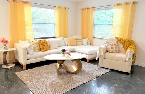 Ridge Wood Heights House | Pet friendly modern home, 2.7miles to Siesta Key!