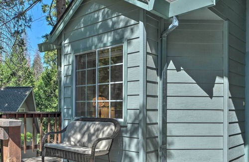 Twain Harte House | Pet-Friendly Modern Mountain Home w/ Deck, Hot Tub