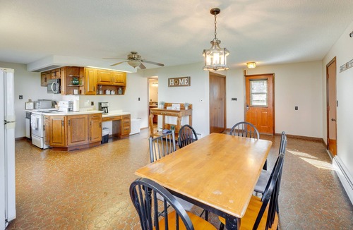 Mount Carroll House | Pet-Friendly Mount Carroll Home w/Fenced-In Yard!