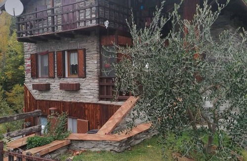 Mompantero Ski Chalet | Pet-Friendly 'Mountain Chalet' with Pool