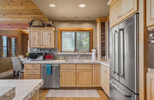 Truckee House | Pet-Friendly Mountain View Retreat | Near Lake & Trails | Rec Center Access