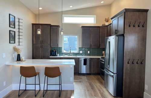 Helena House | Pet-Friendly, Mountain Views, Close to Trails, Fenced Yard, and More!
