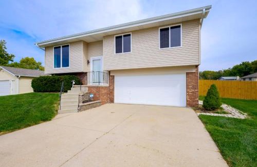Omaha House | Pet-Friendly Omaha Vacation Rental w/Deck!