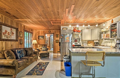Harbor Springs Cottage | Pet-Friendly 'One Crow Cottage' in Harbor Springs!