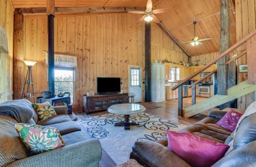 Enterprise House | Pet-Friendly Opp Vacation Rental w/Spacious Deck!