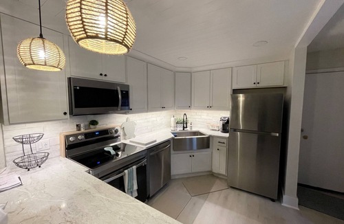 Fort Pierce Condo | Pet-Friendly Paradise with Special Discounts - A Wave from It All Awaits!"