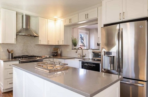 West Annapolis House | Pet Friendly | Park Free & Walk to USNA Stadium