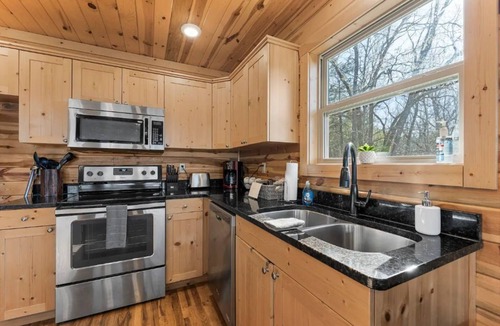 Jasper Cabin | Pet-Friendly Peaceful Cabin Near River w/Fire Pit + Hot Tub Sleeps 13