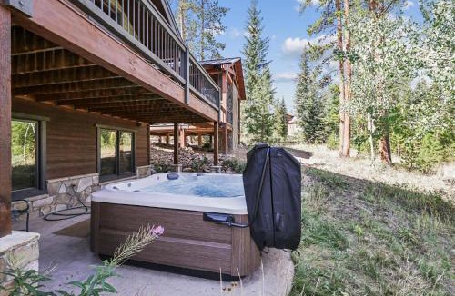 Fairways House | Pet Friendly, Pine Needle Lodge, a retreat with hot tub, views, and sleeps 10