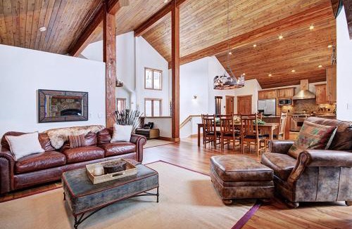 Fairways House | Pet Friendly, Pine Needle Lodge, a retreat with hot tub, views, and sleeps 10