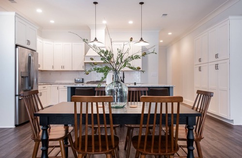 Prospect House | Pet Friendly, Pool, Shops, Downtown, Bourbon, Golf Local Dining, Fully Loaded