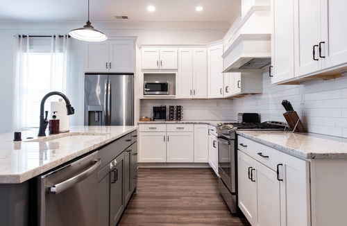 Prospect House | Pet Friendly, Pool, Shops, Downtown, Bourbon, Golf Local Dining, Fully Loaded
