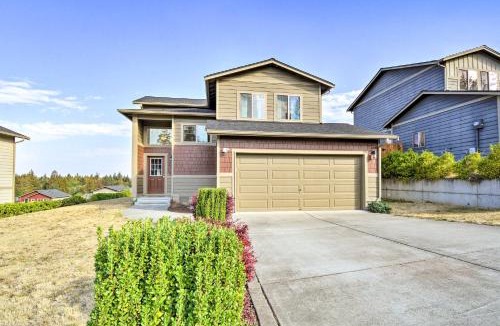Poulsbo House | Pet-Friendly Poulsbo Abode w/Mountain Views!