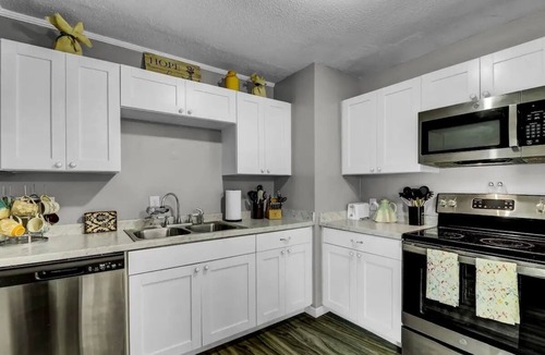 Goose Creek House | Pet friendly + Private yard: Close to Charleston