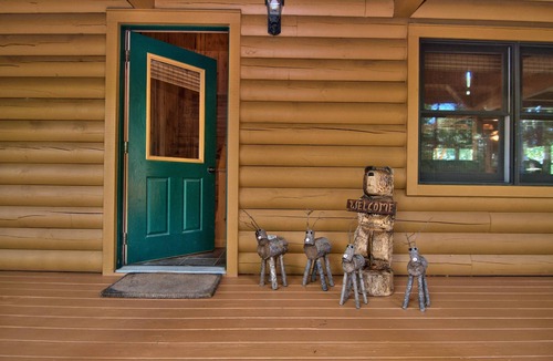 Swiftwater Cabin | Pet Friendly Private Log Cabin - Great Wolf, Kalahari, Camelback, Pocono Raceway