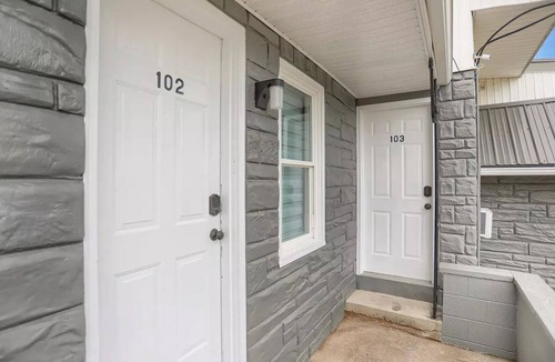Halifax Apartment | Pet Friendly Queen bed Room 102 at Halifax Inn