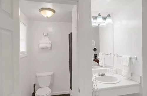 Halifax Apartment | Pet Friendly Queen bed Room 102 at Halifax Inn