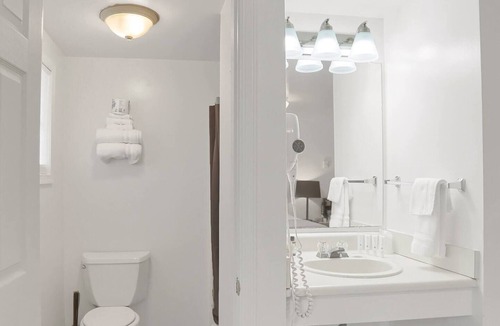 Halifax Apartment | Pet Friendly Queen bed Room 102 at Halifax Inn