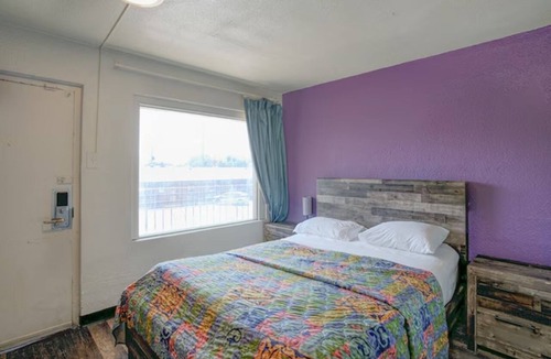 Oak Lawn Hotel | Pet-Friendly Queen Bed Room w/Fridge near Haunted Trails Family Ent. Center
