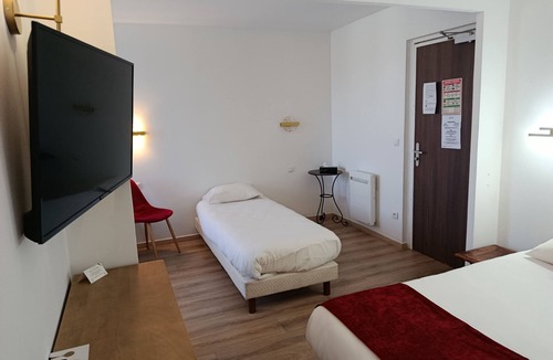 Digne-les-Bains Hotel | Pet-Friendly Room w Parking Close to Local Trails