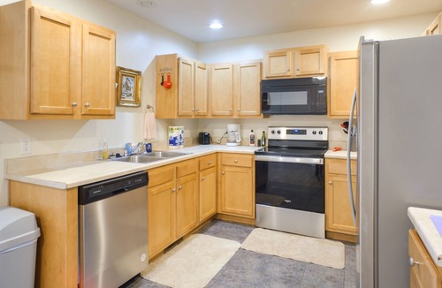 Brookline Station House | Pet-Friendly Republic Vacation Rental w/ Deck!