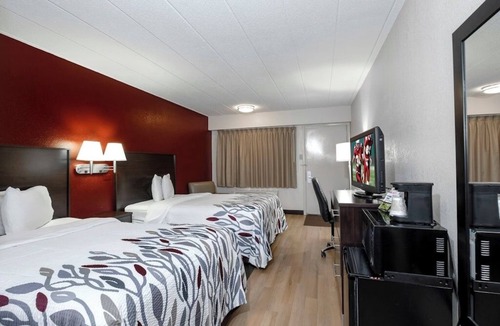 Washington Hotel | Pet-Friendly Retreat near Trolley Museum – 8 Min Drive - Free Parking!