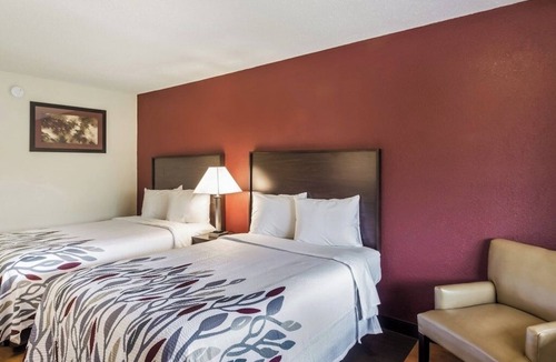 Washington Hotel | Pet-Friendly Retreat near Trolley Museum – 8 Min Drive - Free Parking!