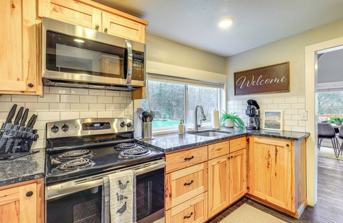 Zigzag Cabin | Pet-Friendly Riverfront Cabin w/Hot Tub