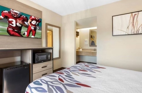 Tucson Hotel | Pet-Friendly Room Close to Arizona Stadium – 5 Miles from the Action!