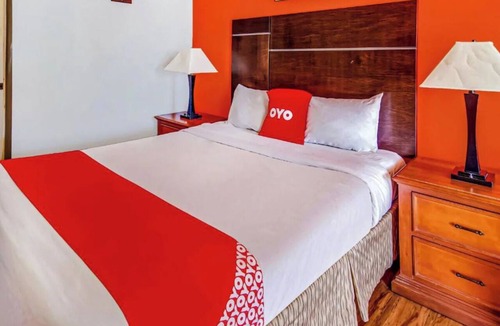 Ridgecrest Hotel | Pet-Friendly Room for Travelers Near Popular Parks - Helmers and Upjohn!
