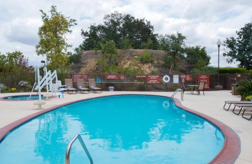 Thousand Oaks House | Pet-Friendly Rooms in Thousand Oaks! Five Units, Pool
