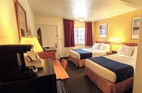 Pendleton Hotel | Pet-Friendly Room w Convenience & Comfort Near Eastern Oregon Airport – 4 Miles!