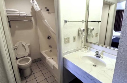 Pendleton Hotel | Pet-Friendly Room w Convenience & Comfort Near Eastern Oregon Airport – 4 Miles!