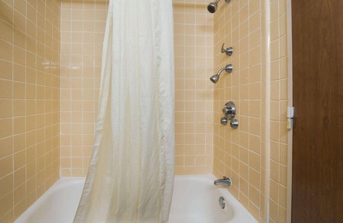 Perry Hotel | Pet-Friendly Room w/Pool Access | Minutes to Fairgrounds | Free On-Site Parking