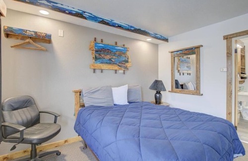 Chamberlain Hotel | Pet-Friendly Room w/Free Parking Near Missouri River Attractions