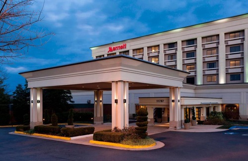 Fairfax Hotel | Pet-Friendly Room with Fitness Center Close to Fairfax Museum & Visitor Center