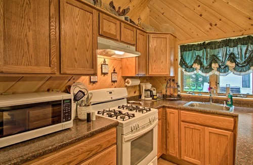 Rumney Cabin | Pet-Friendly Rumney Cabin on Stinson Lake!