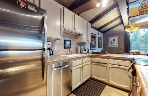 Mammoth Lakes Condo | Pet-Friendly & Rustic, Gas Grill, Quiet Location, Pool/Tennis Courts On-site