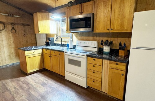 Buchtel Cabin | Pet Friendly Rustic Cabin near Hocking Hills in Nelsonville Ohio Unique Stay
