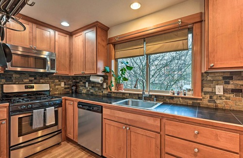 Mount Baker House | Pet-Friendly Seattle Home w/ Yard!