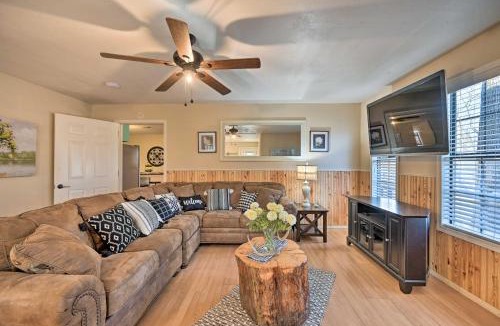 Broken Bow House | Pet-Friendly 'Shady Oaks' Broken Bow Gem w/Patio!