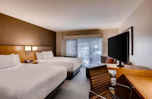 Mountain House Hotel | Pet-friendly Ski Resort w/Scenic Views! 2 Comfortable Units, Breakfast, Shuttle