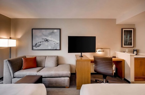 Mountain House Hotel | Pet-friendly Ski Resort w/Scenic Views! 2 Comfortable Units, Breakfast, Shuttle