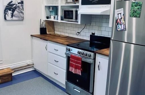 North End Apartment | Pet-Friendly Space, King bed, Office