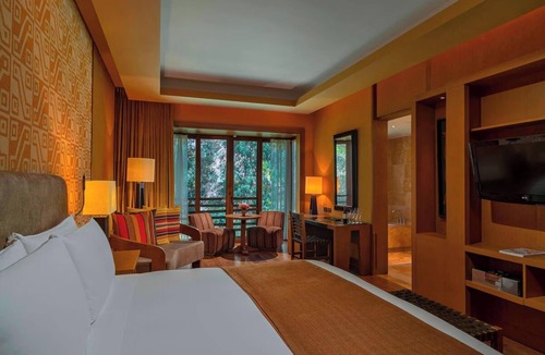 Maras Hotel | Pet-Friendly Spacious Room Near Machu Picchu | Free Parking | Onsite Pools