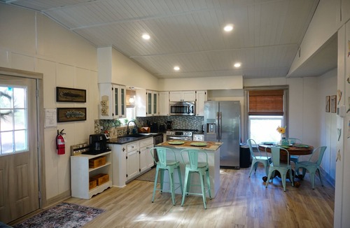 Bradenton Beach House | Pet Friendly! Steps to white sandy beaches and the bay! Discounts applied for stays longer than 7 days and 30 days!