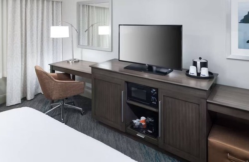 Downtown Fort Lauderdale Hotel | Pet-Friendly Stay | Pool Access | Complimentary Breakfast | Pets Welcome